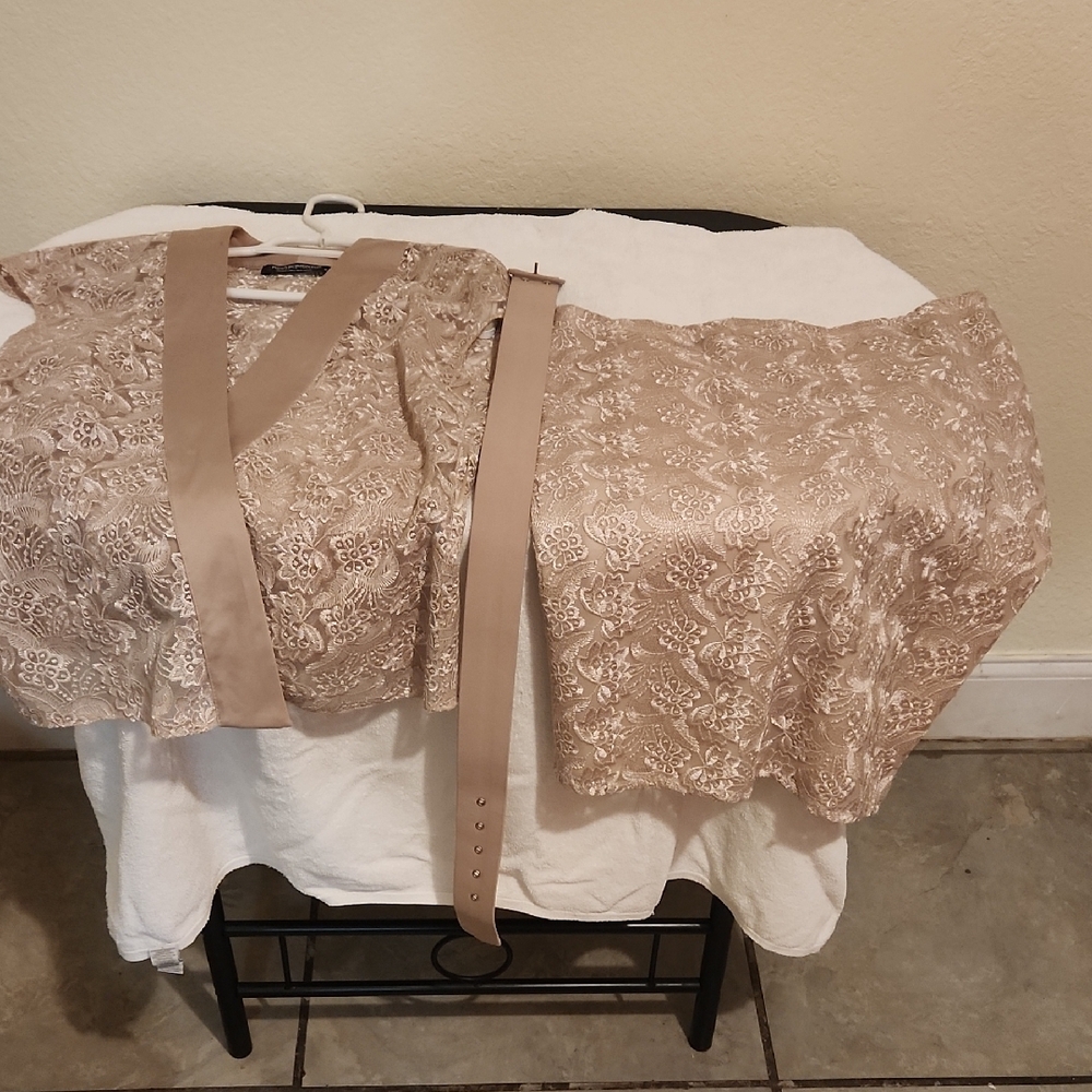 Elegant Lace Kimono and Skirt Set With Matching Belt